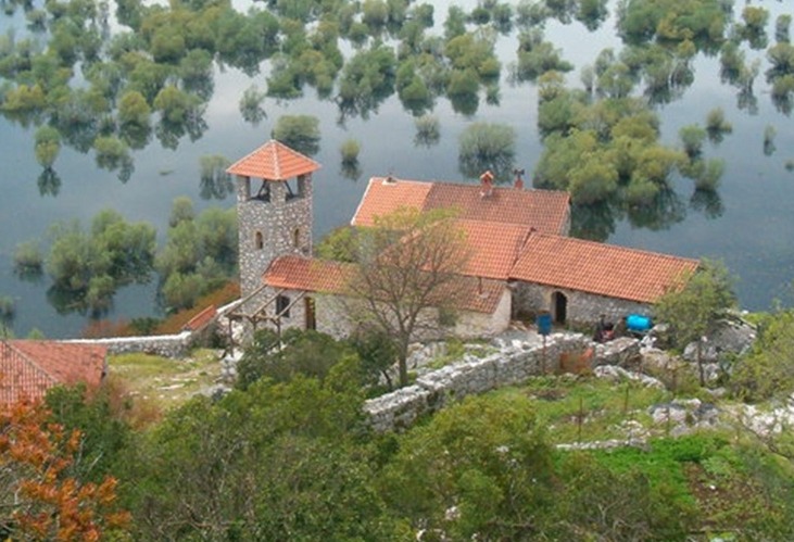Manastir Kom, Skadarsko jezero